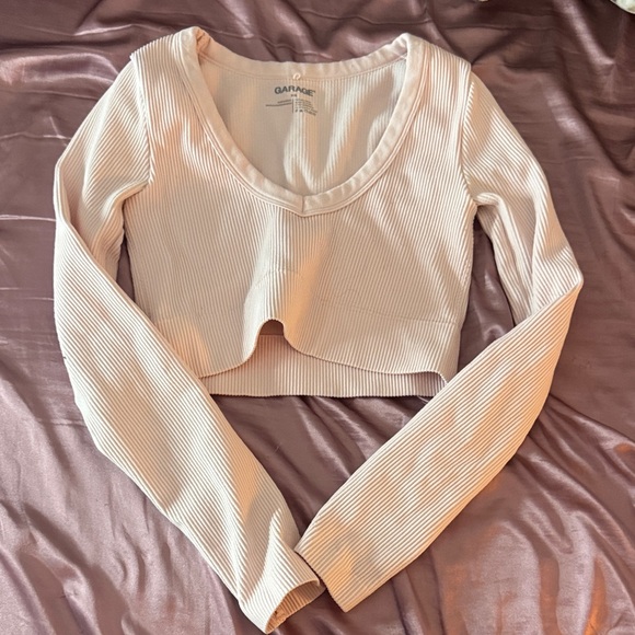 Garage Tops - Garage light pink Ribbed V-Neck Crop Top women’s size small